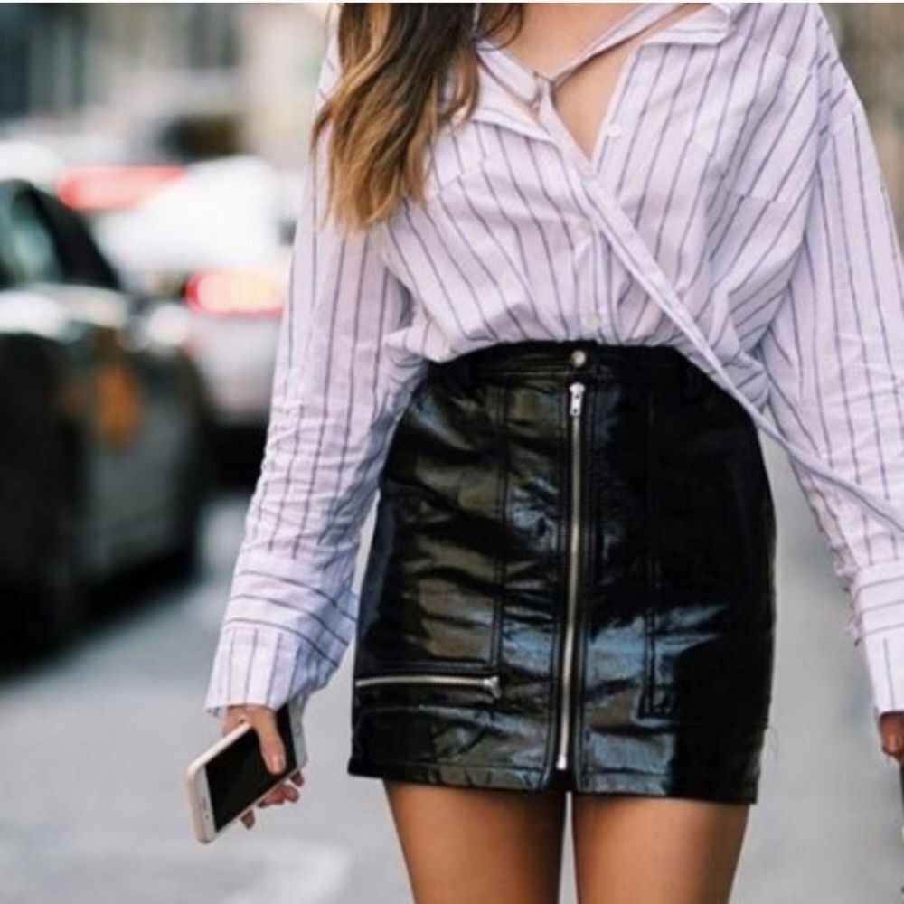 NWT Anthropologie silence and noise women's black faux leather mini skirt Sz XS